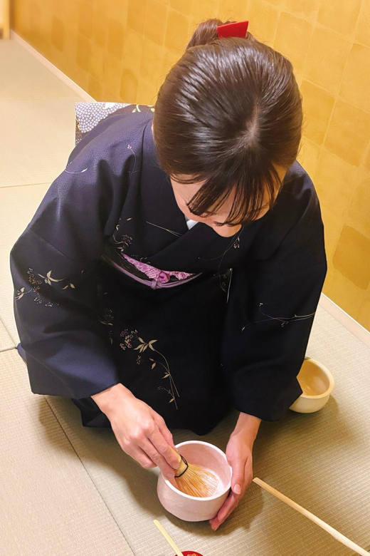 Osaka: Private Tea Ceremony Experience - Choosing a bowl and learning the tea
