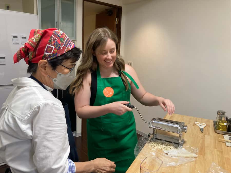 Osaka: Ramen and Gyoza Cooking Class in Dotonbori - What to Bring and How to Prepare