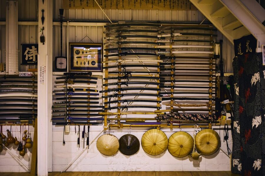 Osaka: Samurai Training Experience KENDO in Osaka - Learning stance, footwork, and the shinai