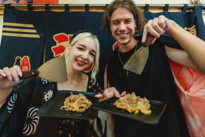 Osaka Street Food Festival :Takoyaki&Okonomiyaki for Families - Preparing okonomiyaki together