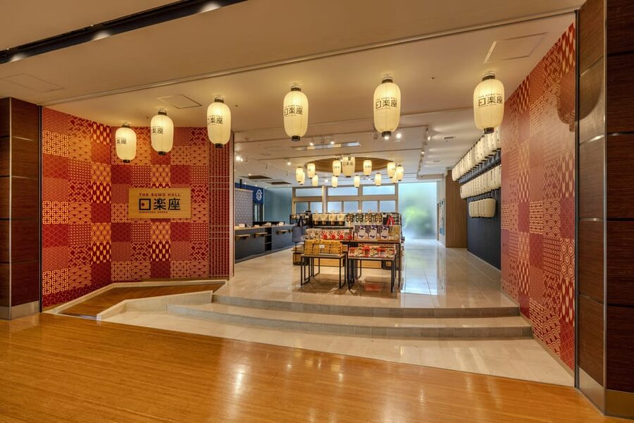 Osaka: Sumo Stage Show with Bento or Snack + Fight & Photo - Bento, snack options, and the question of cold food