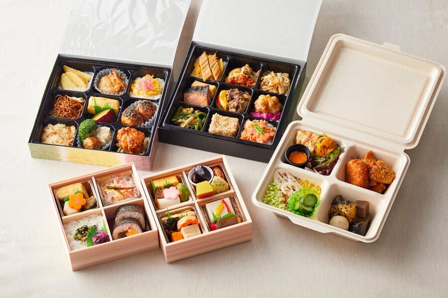 Osaka: Sumo Stage Show with Bento or Snack + Fight & Photo - The final photo with the wrestlers