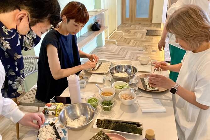 Osaka Sushi Cooking Class - Rolling maki with your own fillings