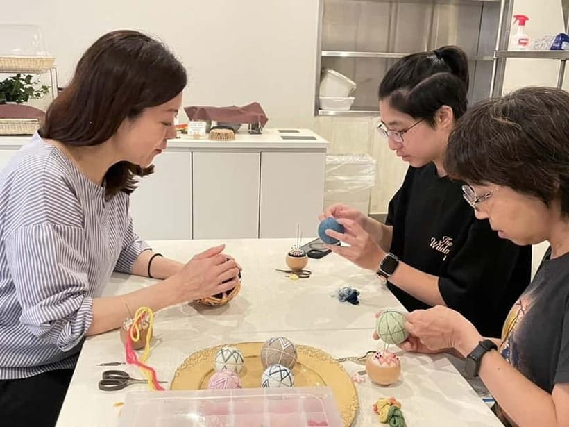 Osaka: Temari Embroidery Workshop - Choosing four threads for your own pattern