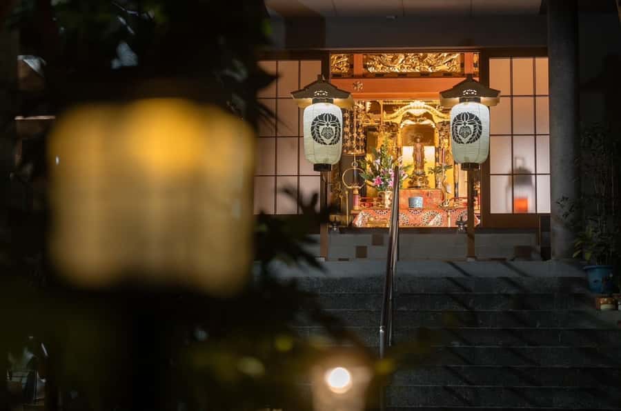 Osaka Temple Cool Foot Bath & Matcha Experience〈45min〉 - A quiet temple pause in the middle of Osaka