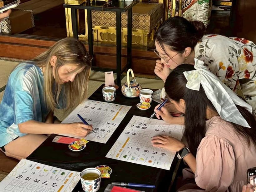Osaka: Temple Tour and Traditional Calligraphy Lesson - Key points at a glance