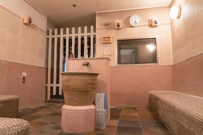 Osaka: Tennen Onsen Naniwa-no-Yu, the famous hot spring spa - A natural hot spring above central Osaka