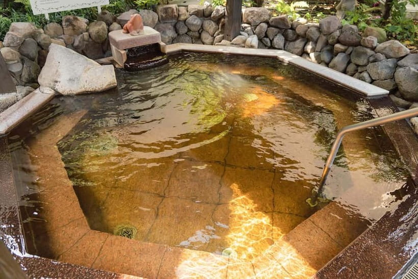 Osaka: Tennen Onsen Naniwa-no-Yu, the famous hot spring spa - Towel planning and practical comfort