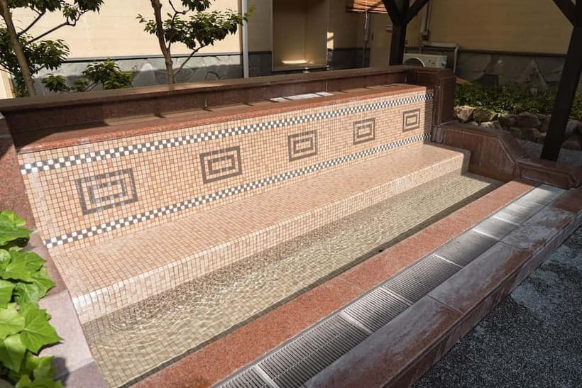 Osaka: Tennen Onsen Naniwa-no-Yu, the famous hot spring spa - Who will enjoy Naniwa-no-Yu most?