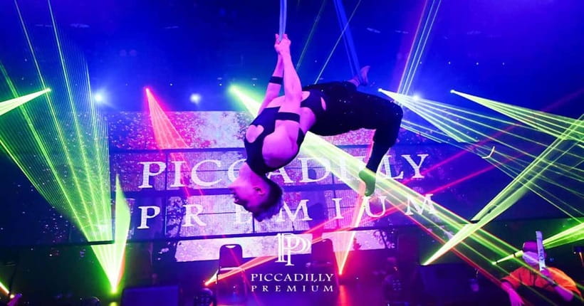 Osaka Umeda:PICCADILLY LIVE SHOW & NIGHTCLUB TICKET & Shisha - Who will enjoy this Osaka night out