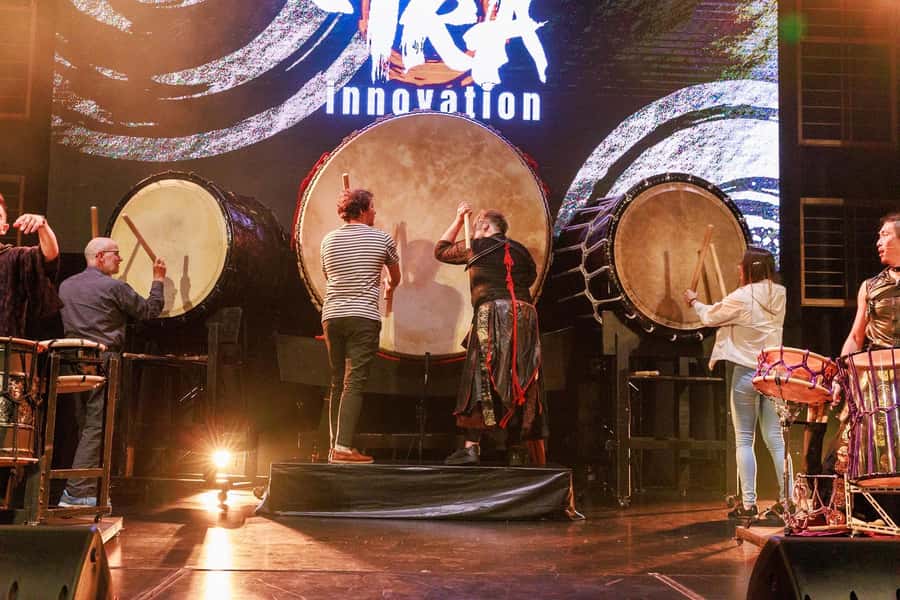 Osaka: UTAGE Japanese Taiko Live Show - The 180-centimeter drum gets your attention first