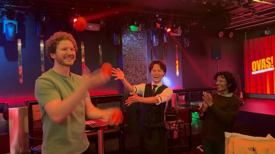 OSAKA VARIETY ACT SHOW - Drinks make the show feel more social