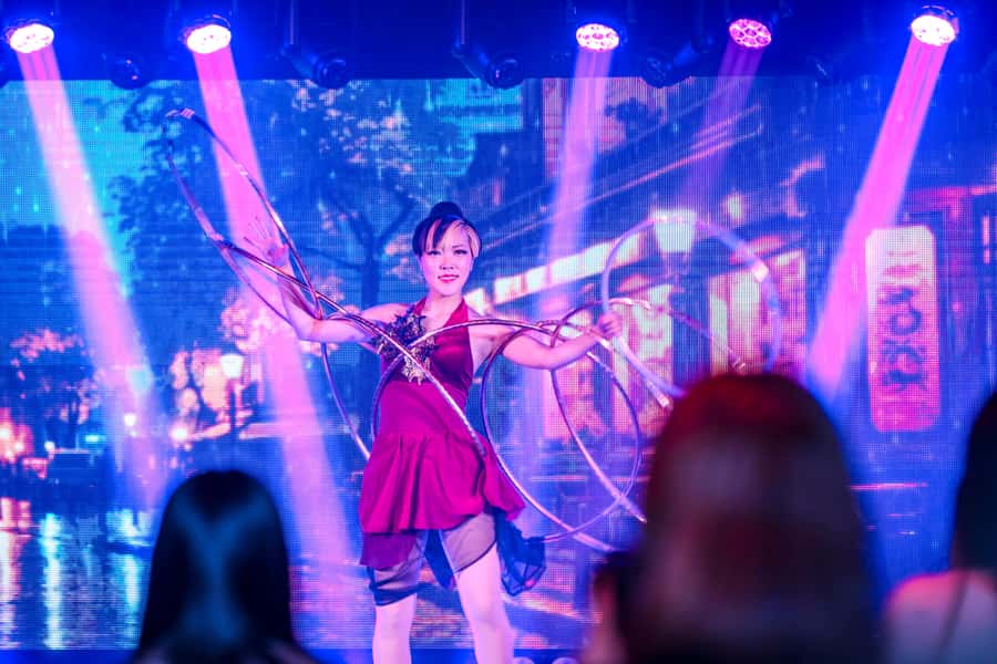 OSAKA VARIETY ACT SHOW - Getting to the fifth floor and planning your night