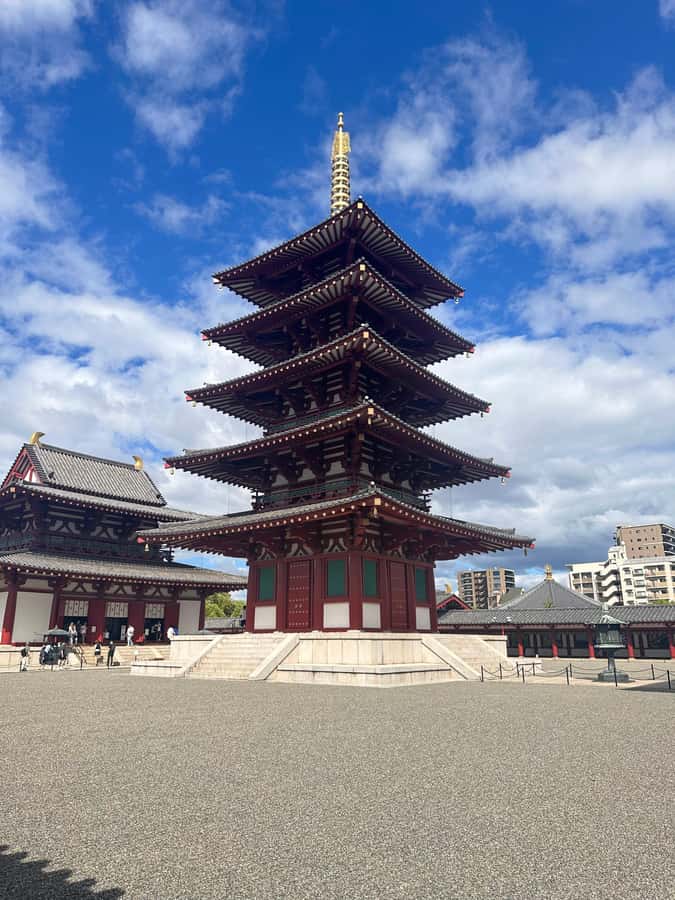 Osaka: Visit the must-see places. - Starting at Osaka Castle and the Toyotomi story