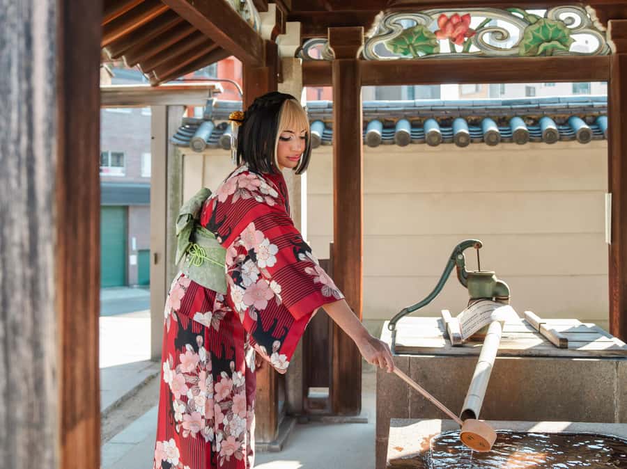 Osaka: Yukata Rental 90mins Plan for Adults - Professional dressing with a 90-minute outing ahead