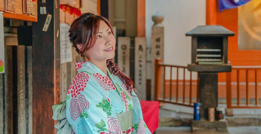 Osaka: Yukata Rental 90mins Plan for Adults - Daylight or night lights, choose the mood you want