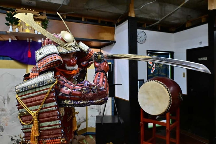 Samurai Armor & Sword experience with phot near Osaka Castle - Practicing battou, chiburui, and nottou