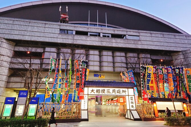 Sumo Wrestling Tournament Chair Seats & Expert Guide | Osaka Mar - From 4 pm to 6 pm, sumo at full strength