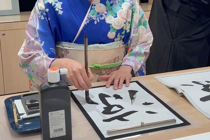 Tea and Calligraphy Session at a Table in Osaka - A compact culture lesson in Shinsaibashi